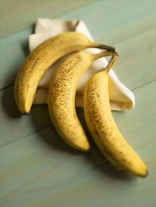 直肠癌一天吃3根香蕉多吗,香蕉每天都吃，吃多会有害吗？一天吃三到四根…